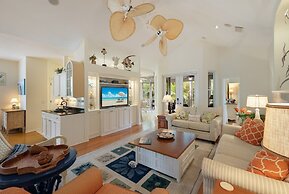 Villa Livella 3 Bedroom Home by RedAwning