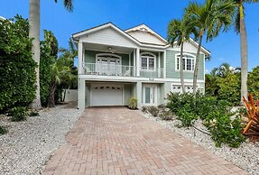 Villa Livella 3 Bedroom Home by RedAwning