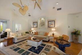 Villa Livella 3 Bedroom Home by RedAwning