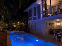 Villa Livella 3 Bedroom Home by RedAwning