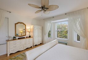 Villa Livella 3 Bedroom Home by RedAwning