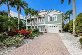 Villa Livella 3 Bedroom Home by RedAwning