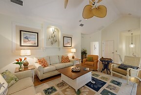 Villa Livella 3 Bedroom Home by RedAwning