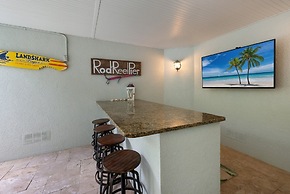 Villa Livella 3 Bedroom Home by RedAwning