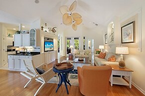 Villa Livella 3 Bedroom Home by RedAwning