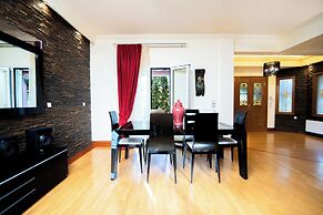 Le Chateaux by Corfuescapes