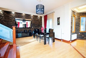 Le Chateaux by Corfuescapes