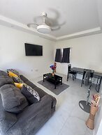 1 Bed - Sleeps 4 - Parking - 5 Min to Beach