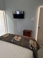 1 Bed - Sleeps 4 - Parking - 5 Min to Beach