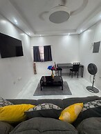 1 Bed - Sleeps 4 - Parking - 5 Min to Beach