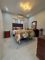 1 Bed - Sleeps 4 - Parking - 5 Min to Beach