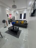 1 Bed - Sleeps 4 - Parking - 5 Min to Beach