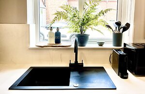 Central Ellesmere -sleeps2 - Parking - Petfriendly