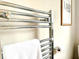 Central Ellesmere -sleeps2 - Parking - Petfriendly