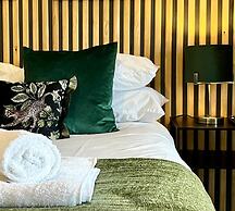 Central Ellesmere -sleeps2 - Parking - Petfriendly