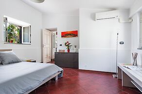 City Cottage with Garden & Pool