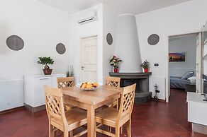 City Cottage with Garden & Pool