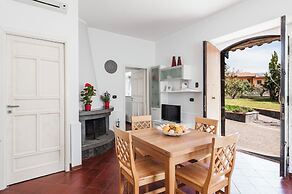 City Cottage with Garden & Pool