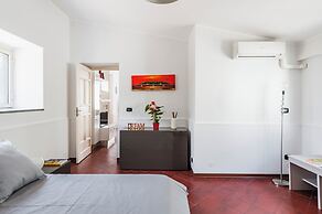 City Cottage with Garden & Pool