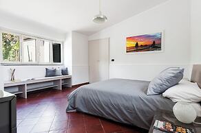 City Cottage with Garden & Pool