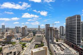 Amazing City View Condo at Miami