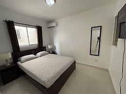 Apartment Near Beach And Airport