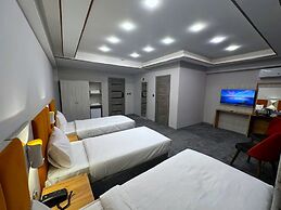 Amazon Hotel - Free Massage