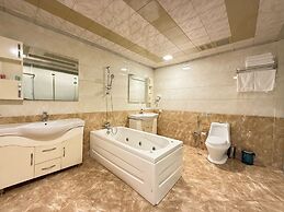 Amazon Hotel - Free Massage