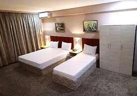 Amazon Hotel - Free Massage