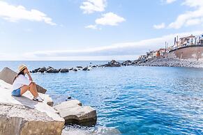 Seaside Sunset - Surf House by Madeira Sun Travel