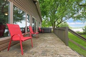 Charming Lakeside Cottage