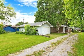 Charming Lakeside Cottage