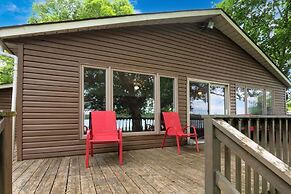 Charming Lakeside Cottage