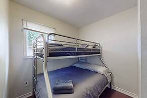 Charming Lakeside Cottage