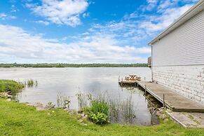 Charming Lakeside Cottage