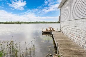 Charming Lakeside Cottage