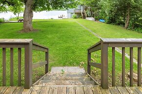 Charming Lakeside Cottage