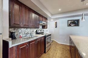 Charming Lakeside Cottage