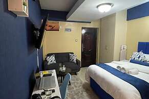 Lux Suites Denis Prit Studio Apartments
