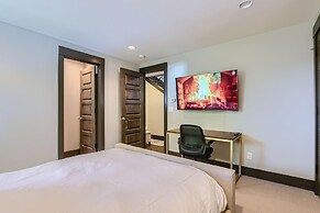 Elegant Mountain Getaway On Daly Ave! 135 3 Bedroom Home by RedAwning