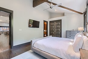 Elegant Mountain Getaway On Daly Ave! 135 3 Bedroom Home by RedAwning