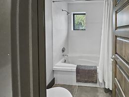 Elegant Mountain Getaway On Daly Ave! 135 3 Bedroom Home by RedAwning