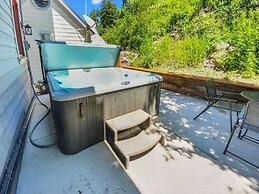 Elegant Mountain Getaway On Daly Ave! 135 3 Bedroom Home by RedAwning