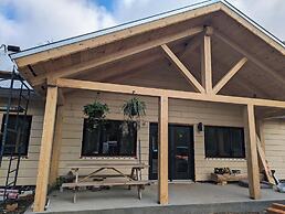 Lièvre Rouge- Refuge en forêt