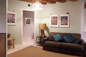 Classy & Cozy by the Acquario