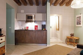 Classy & Cozy by the Acquario