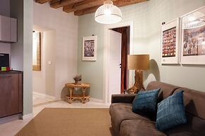 Classy & Cozy by the Acquario