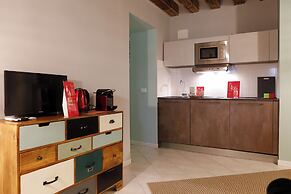 Classy & Cozy by the Acquario