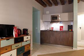 Classy & Cozy by the Acquario