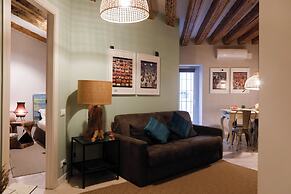 Classy & Cozy by the Acquario